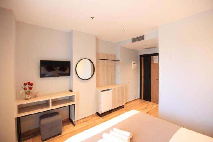 Room 10 of 143