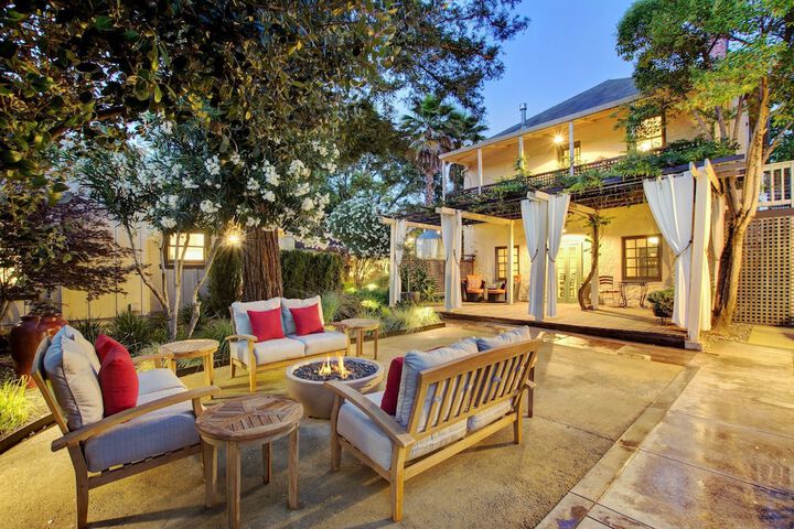 Hotel Exterior 49 of 63