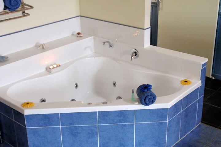 Hot Tub 27 of 37