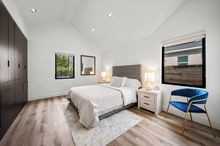 Room 18 of 103
