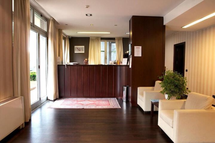 Entrance & Lobby