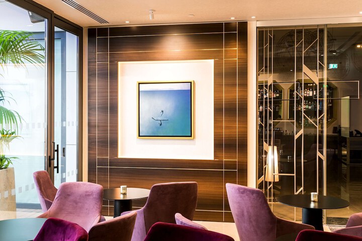 Lounge 114 of 165