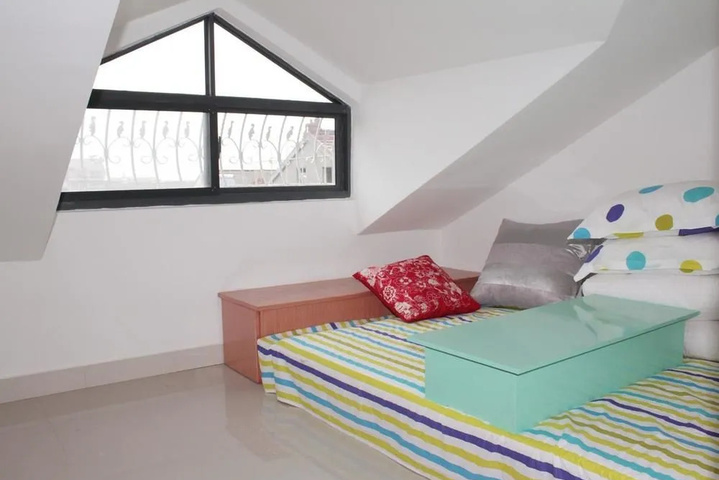 Room 2 of 16