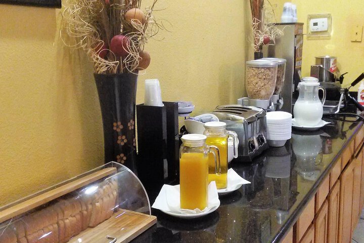 Breakfast/Coffee Service 33 of 40