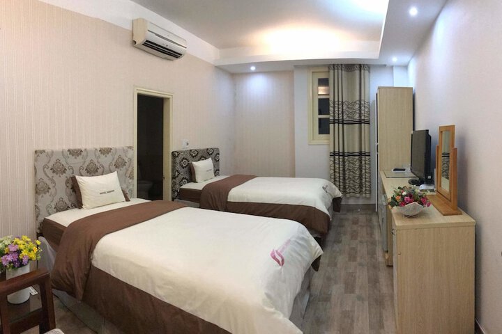 Room 17 of 28