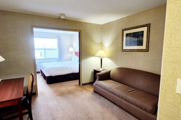 Room 5 of 17