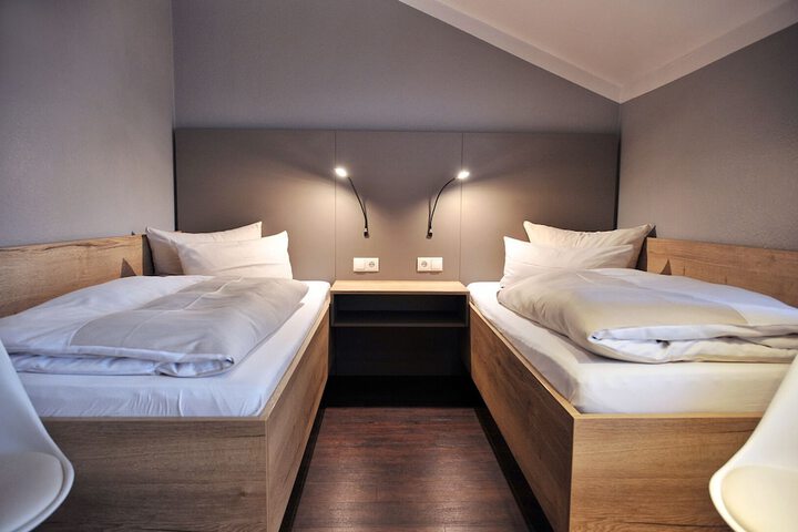 Room 16 of 39