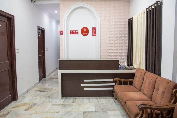 OYO 9971 HOTEL ROYAL T