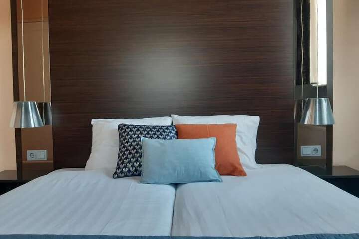 Room 17 of 43