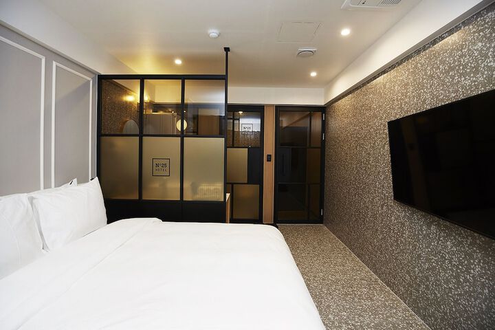 Room 5 of 23