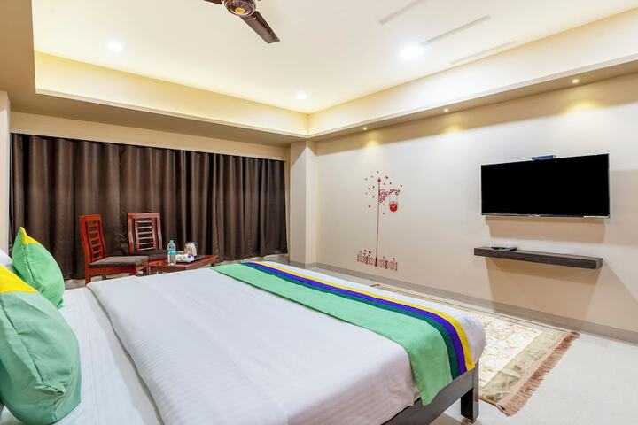 Room 27 of 43