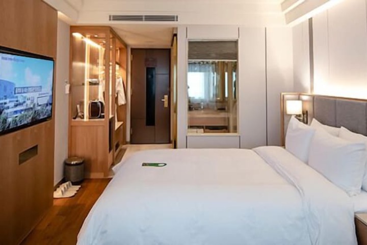 Room 28 of 81