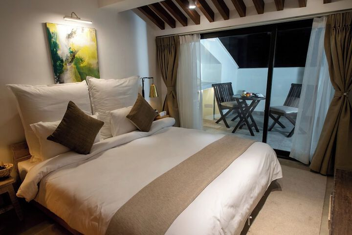 Room 28 of 35
