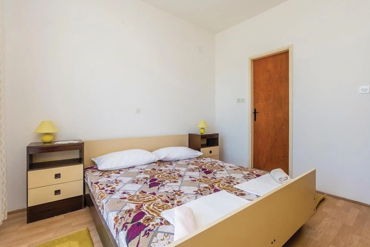 Room 2 of 16