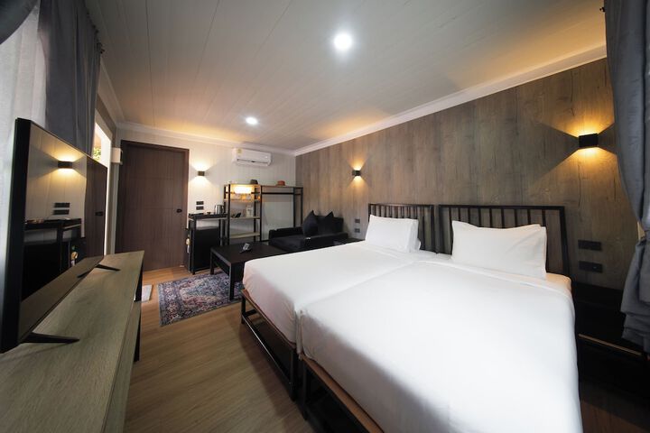 Room 6 of 22