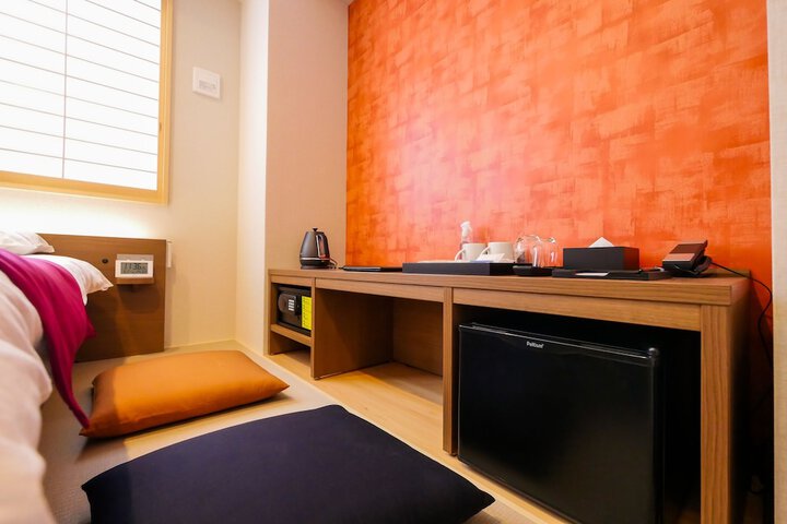 Room 10 of 25