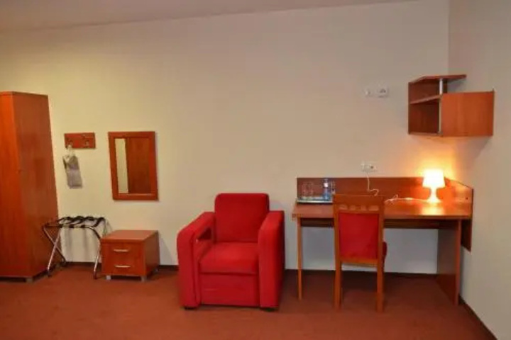 Room 5 of 11