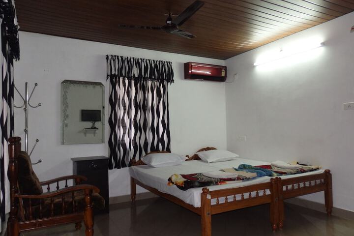 Room 21 of 102