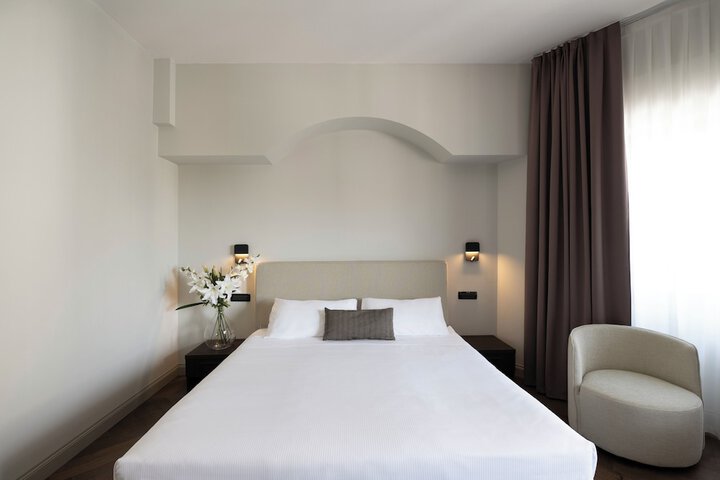 Room 28 of 60