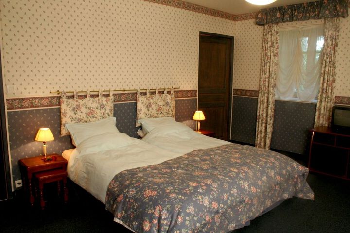 Room 4 of 33