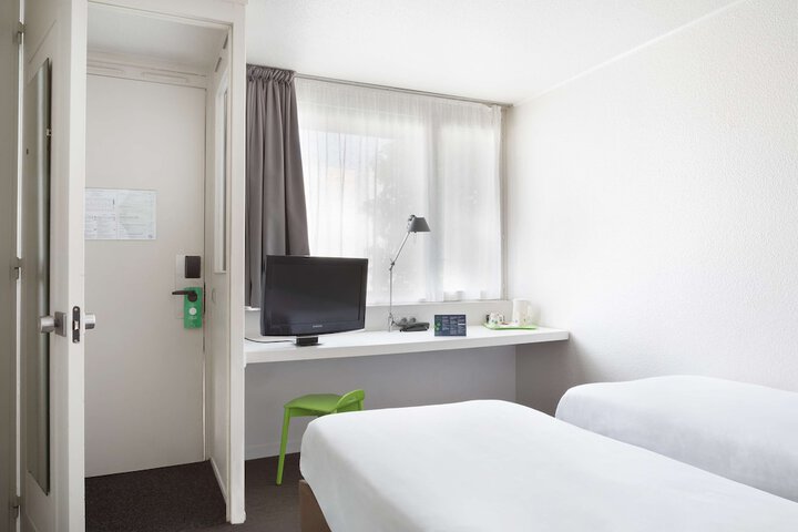 Room 6 of 27