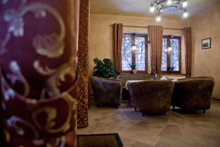 Lounge 70 of 83