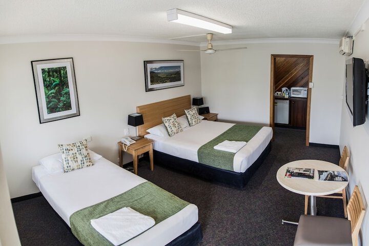 Room 5 of 73