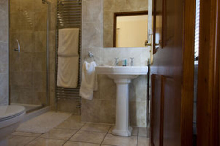 Room 3 of 28
