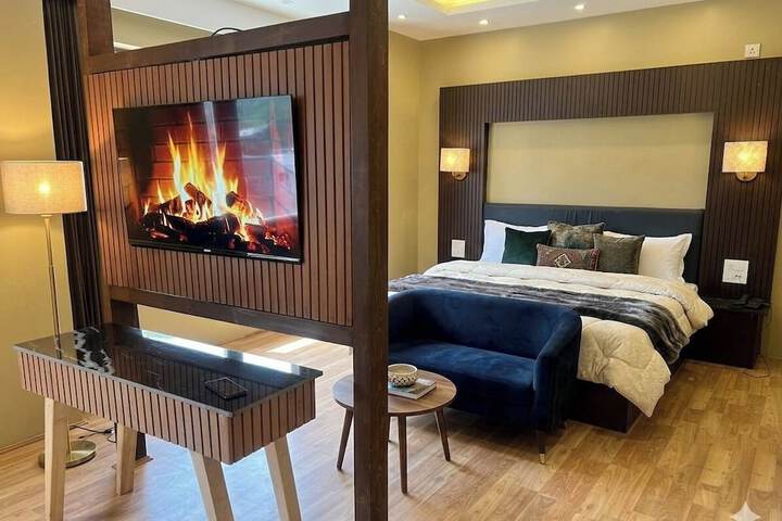 Room 4 of 20