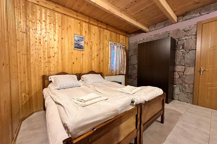 Room 14 of 32