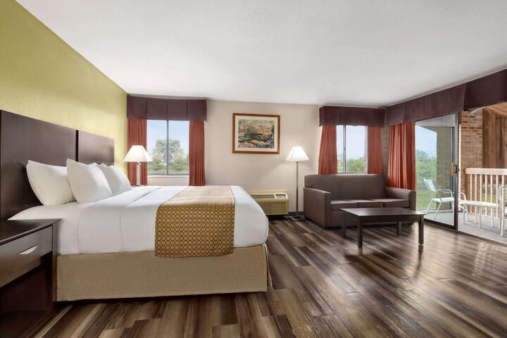 1 King Bed (4 of 14)