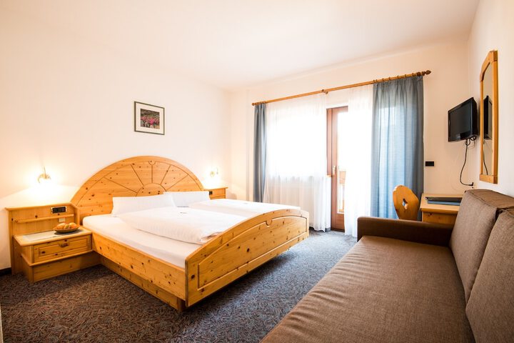 Room 2 of 38