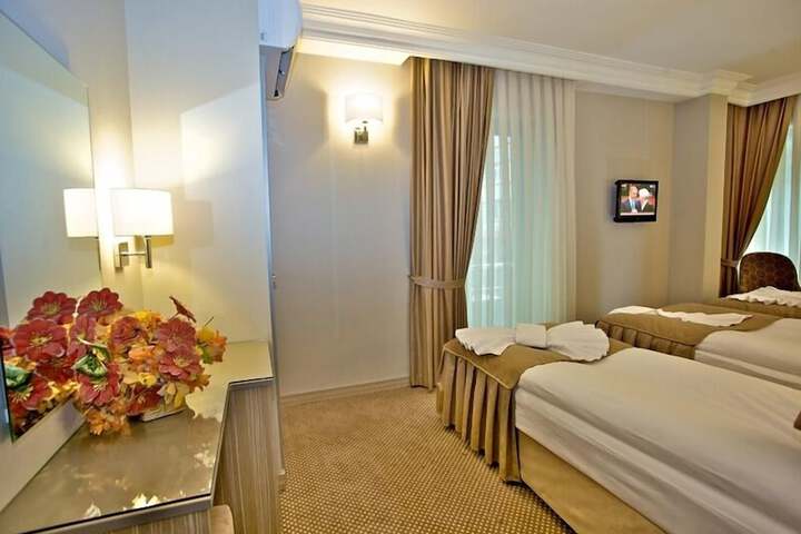 Room 6 of 32