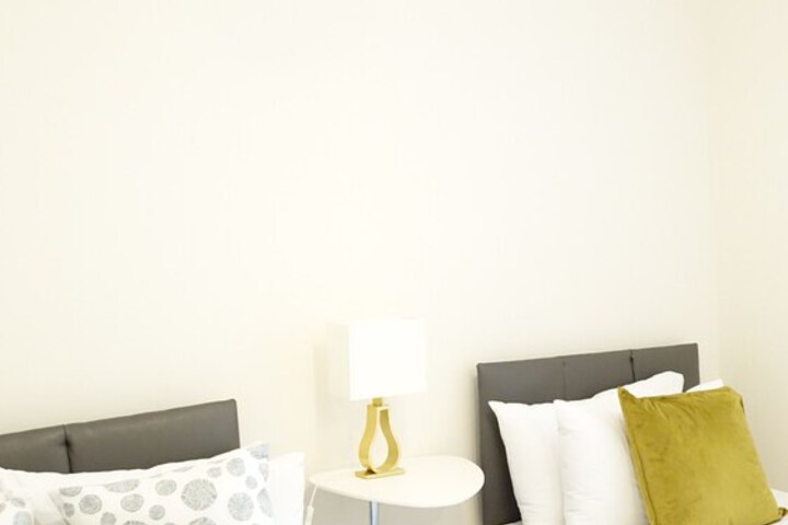 Room 25 of 102