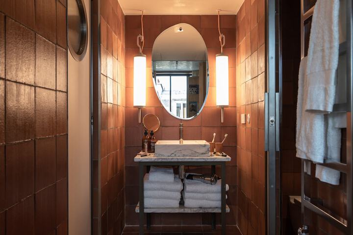 Room 43 of 66