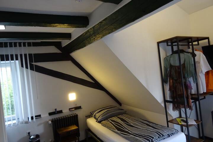 Room 21 of 442