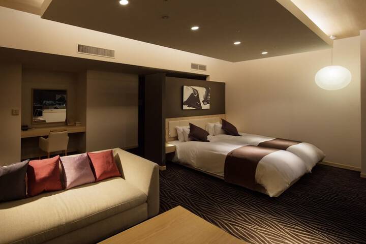Room 21 of 38