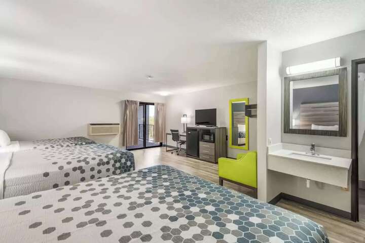 1 Queen Bed (1 of 16)