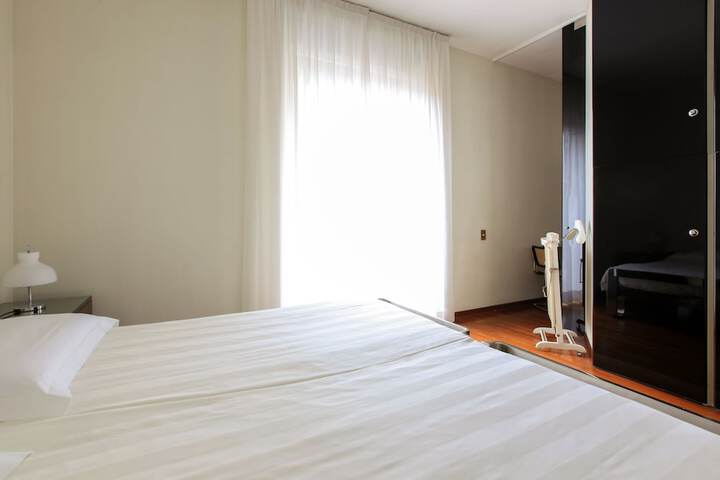 Room 16 of 106