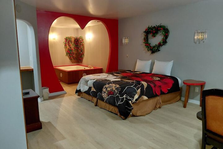 Room 4 of 32