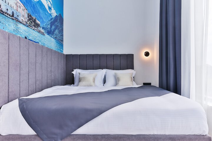 Room 8 of 70