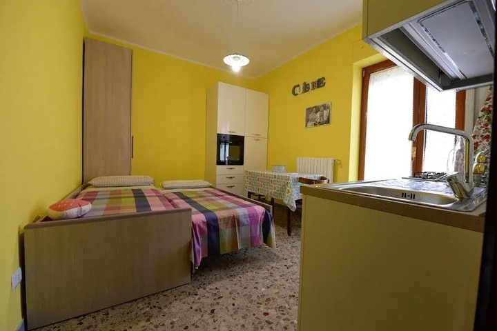Room 3 of 8