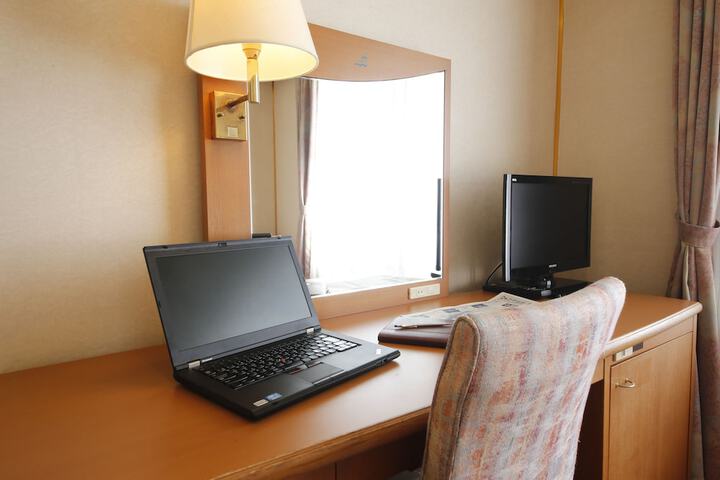 Room 13 of 42