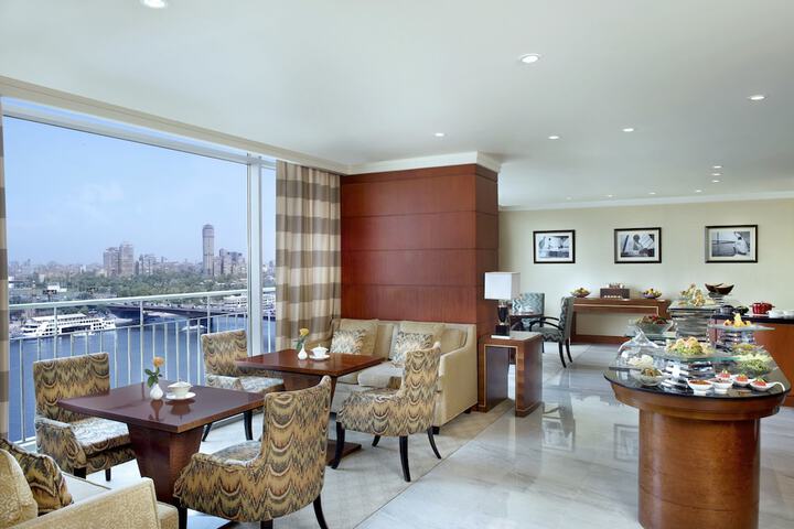 Lounge 122 of 130