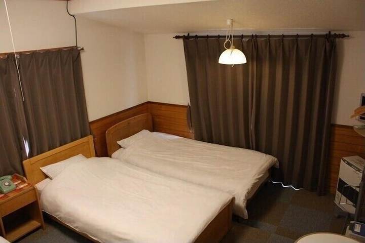 Room 10 of 20