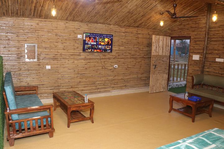 Room 5 of 16