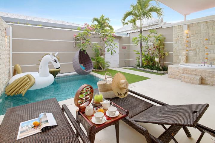 Hotel Pool