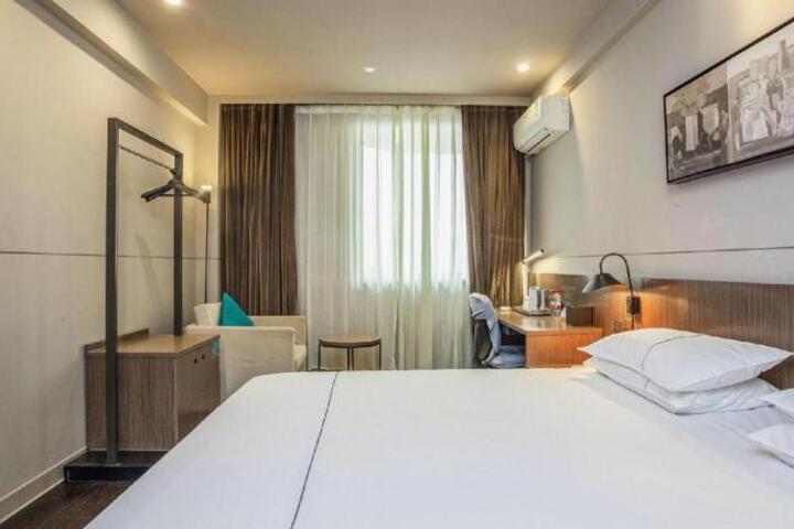 Hotel Suite Photo