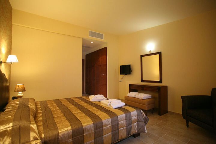 Room 6 of 23