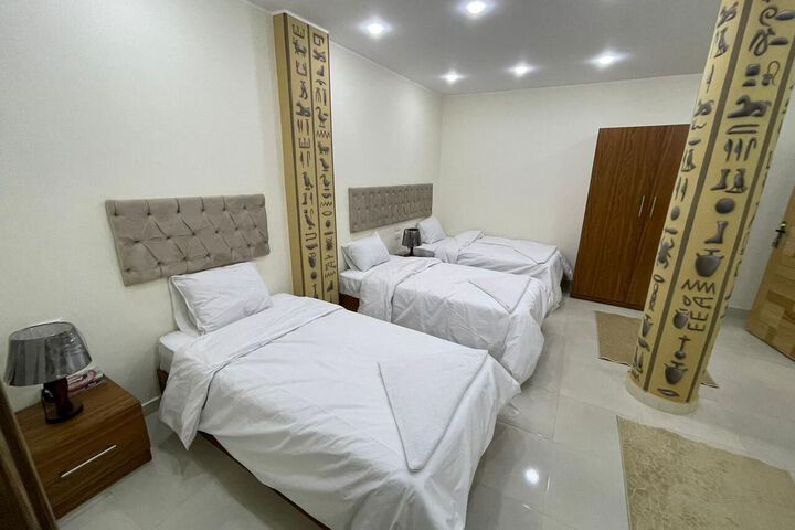 Room 7 of 18